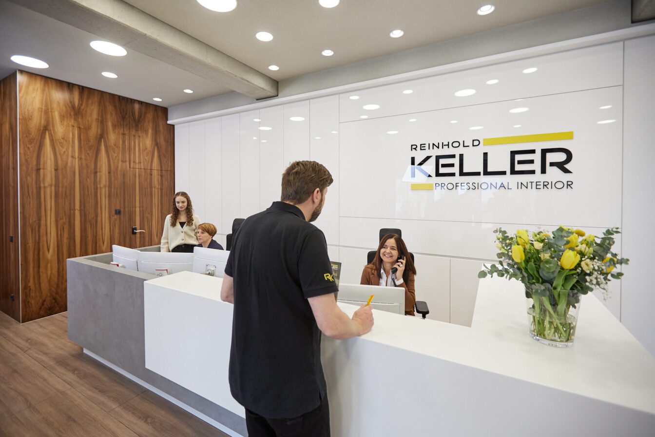 Kollege im Empfang, Eingangsbereich, REINHOLD KELLER