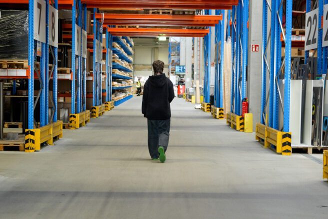 Jasmin in Logistikhalle, Interview, REINHOLD KELLER