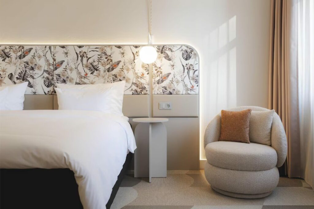 Radisson Blu Bremen, Nachttisch, REINHOLD KELLER Group