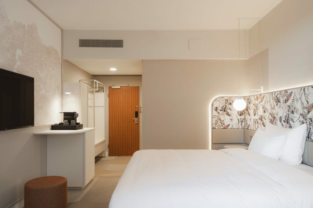 Radisson Blu Bremen, Bett Seitenansicht, REINHOLD KELLER Group