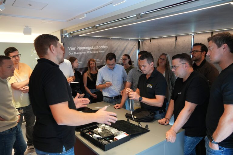 Häfele Lichtmobil, Besprechung, REINHOLD KELLER Group