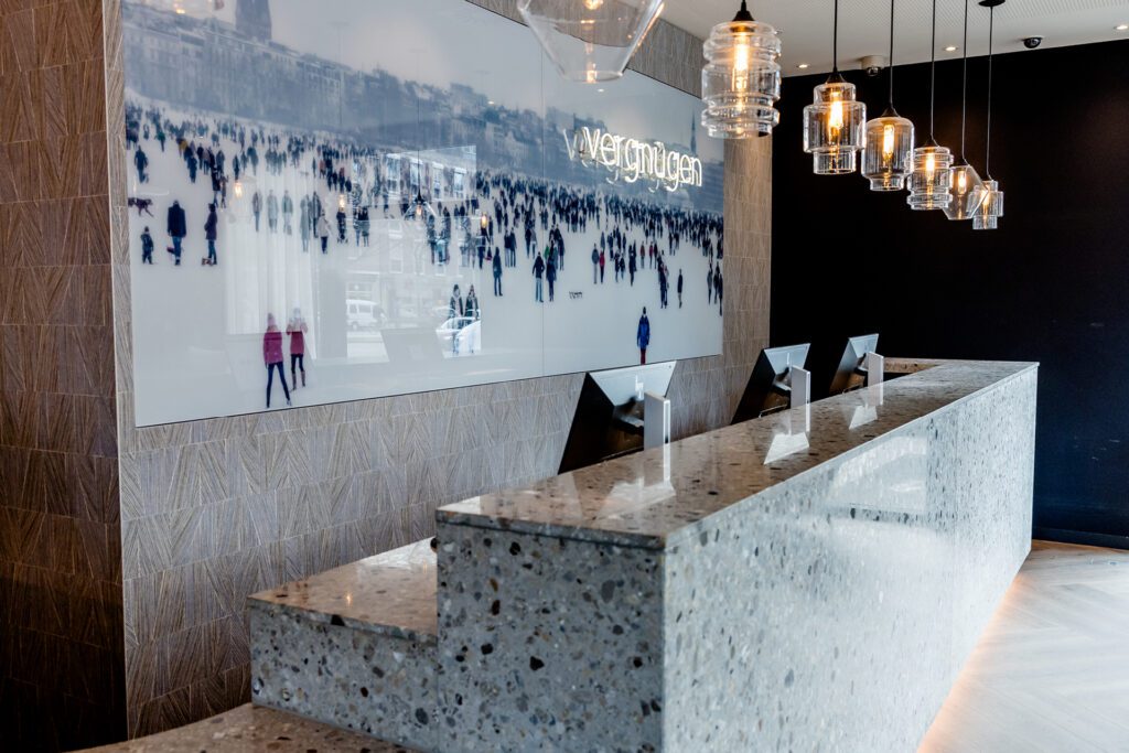 Motel One Hamburg-Alster, Rezeption Counter, REINHOLD KELLER
